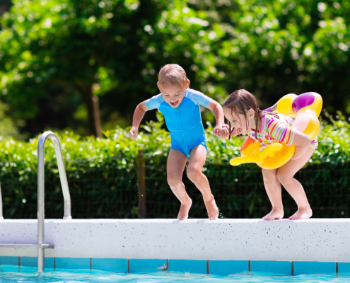 kids jumping in a pool with no fence brisbane